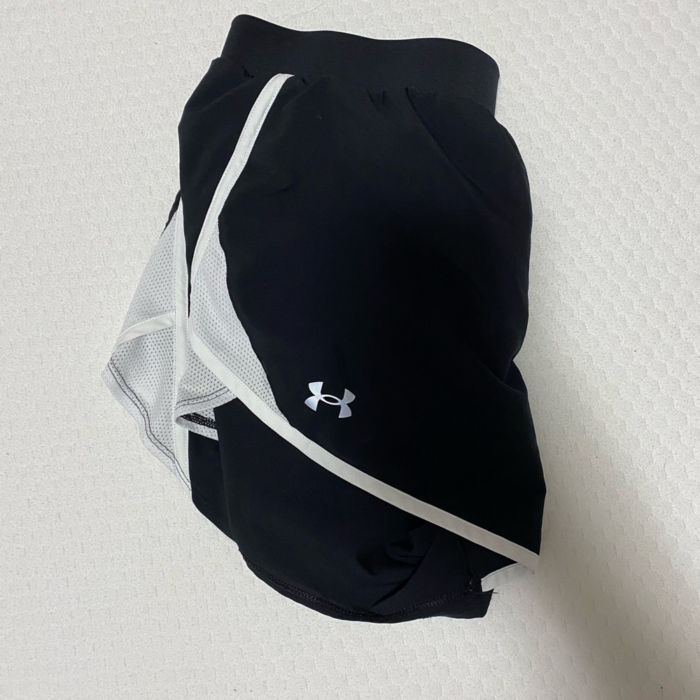 Womans underarmour black shorts for athletic